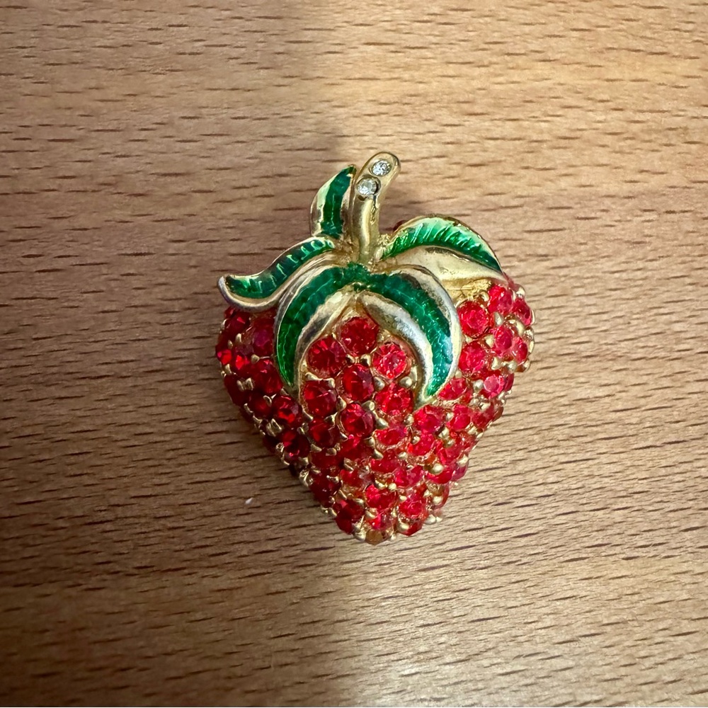Vintage FR337 USA Strawberry Brooch Red Rhinestone Enamel Gold Tone Pin